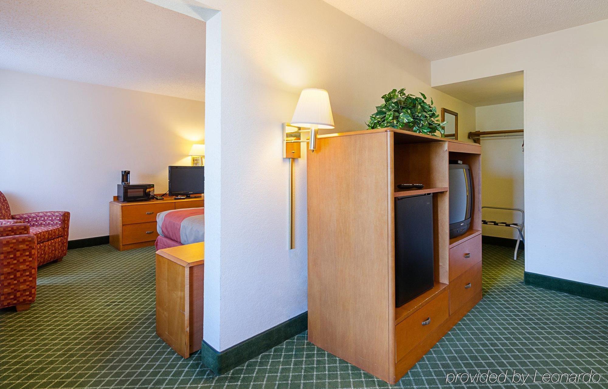 Econo Lodge Inn & Suites Johnson City Extérieur photo