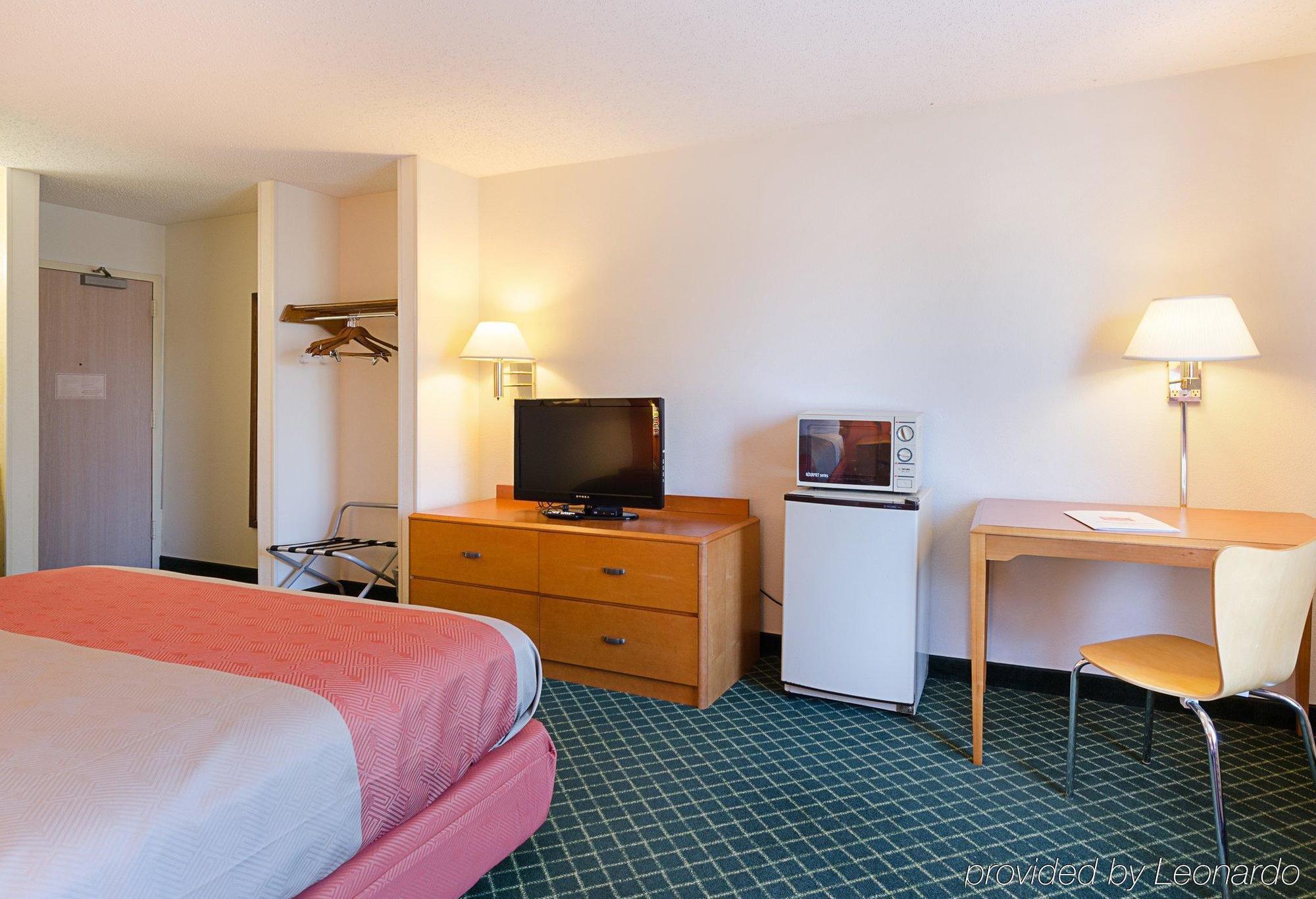 Econo Lodge Inn & Suites Johnson City Extérieur photo