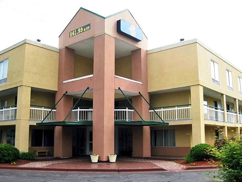 Econo Lodge Inn & Suites Johnson City Extérieur photo