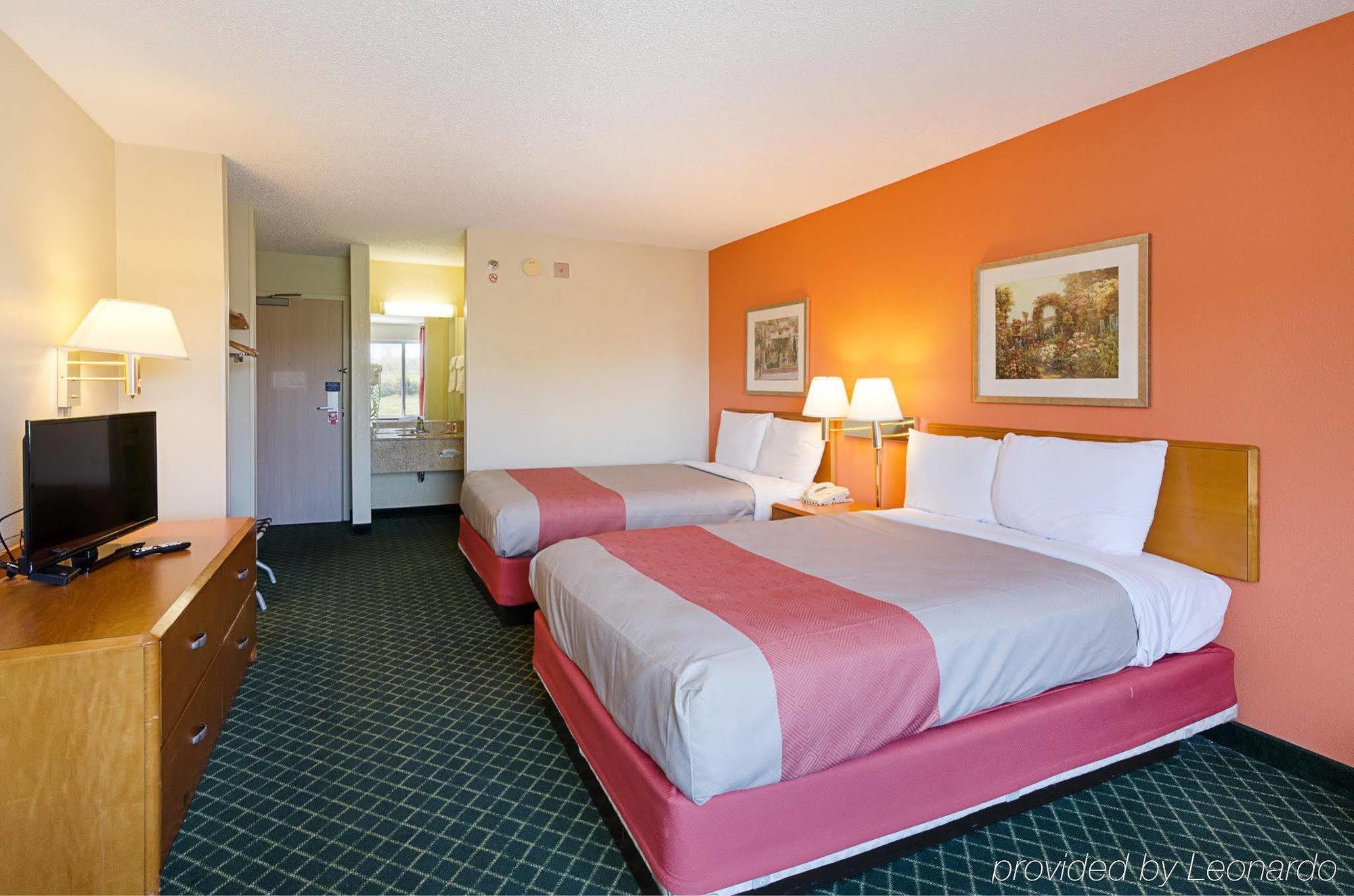 Econo Lodge Inn & Suites Johnson City Extérieur photo