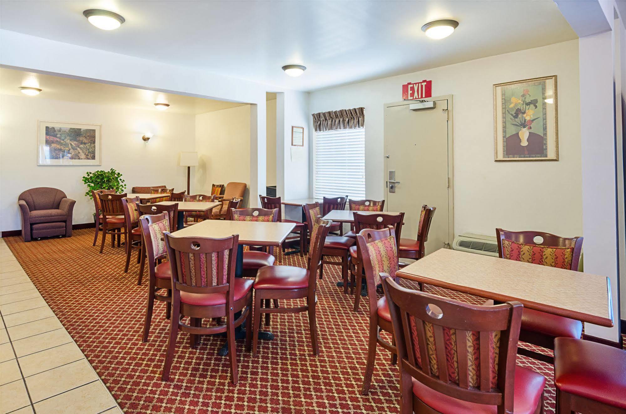 Econo Lodge Inn & Suites Johnson City Extérieur photo