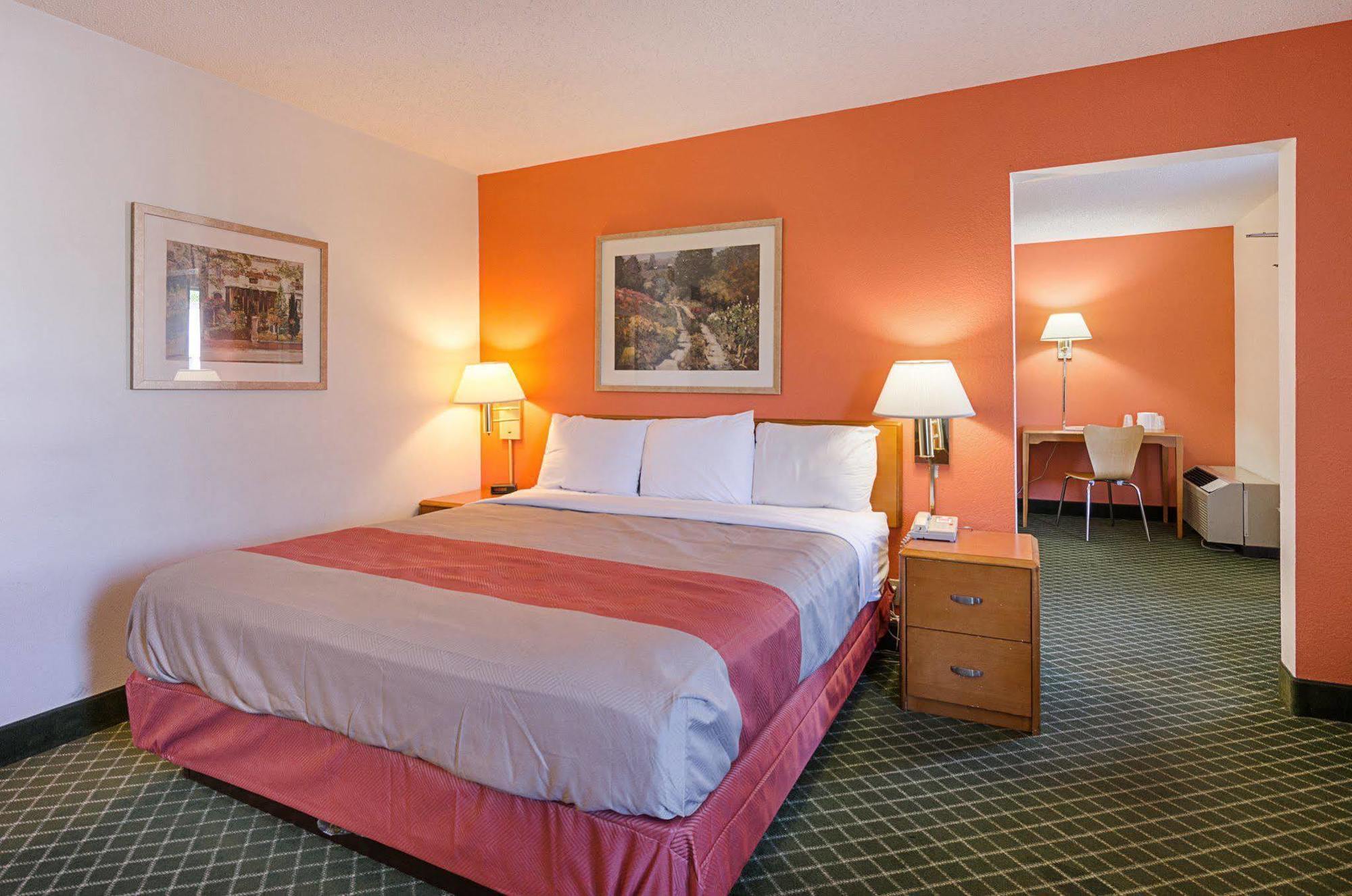 Econo Lodge Inn & Suites Johnson City Extérieur photo