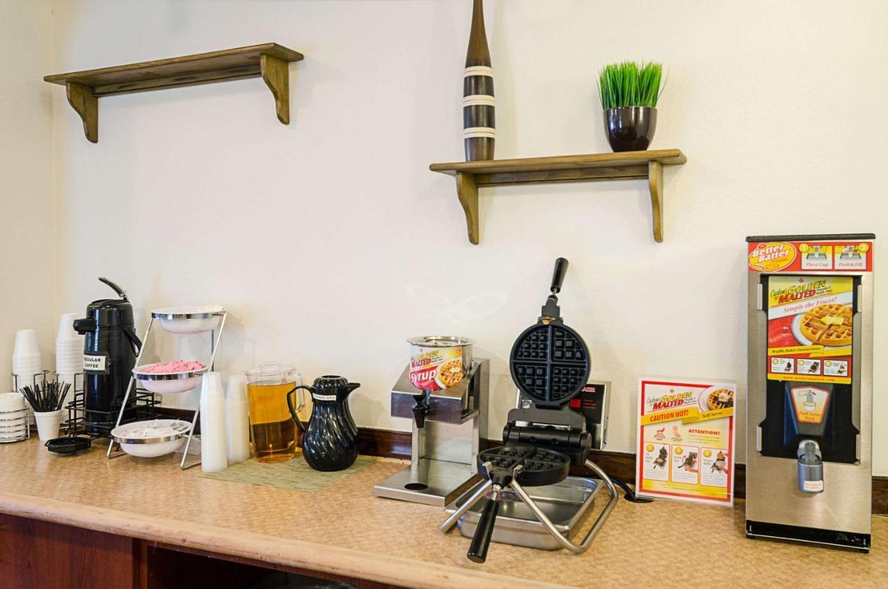 Econo Lodge Inn & Suites Johnson City Extérieur photo