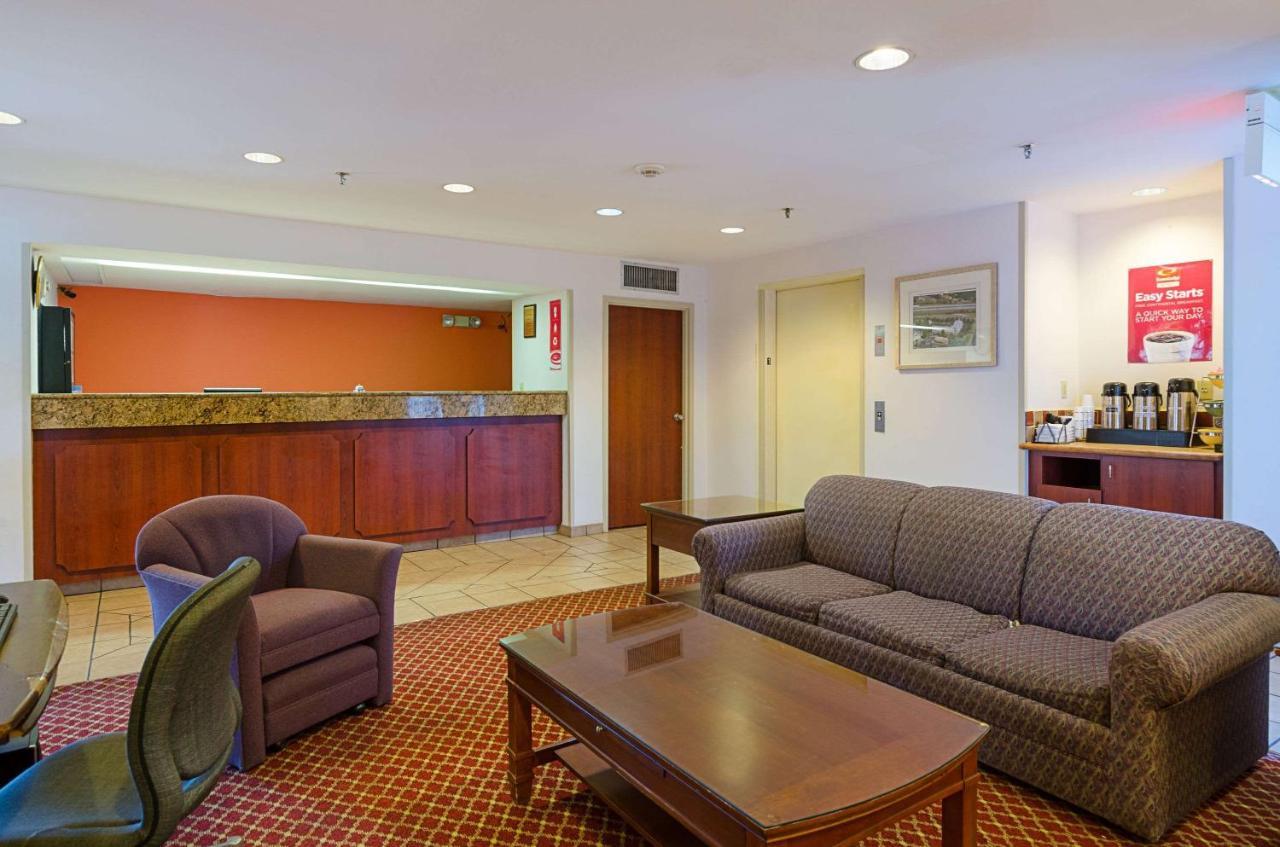 Econo Lodge Inn & Suites Johnson City Extérieur photo